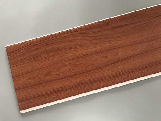 エコ友好的なポリ塩化ビニールの木製のプラスチック積層物は平らな形250の× 8mmの× 5.95mにパネルをはめます